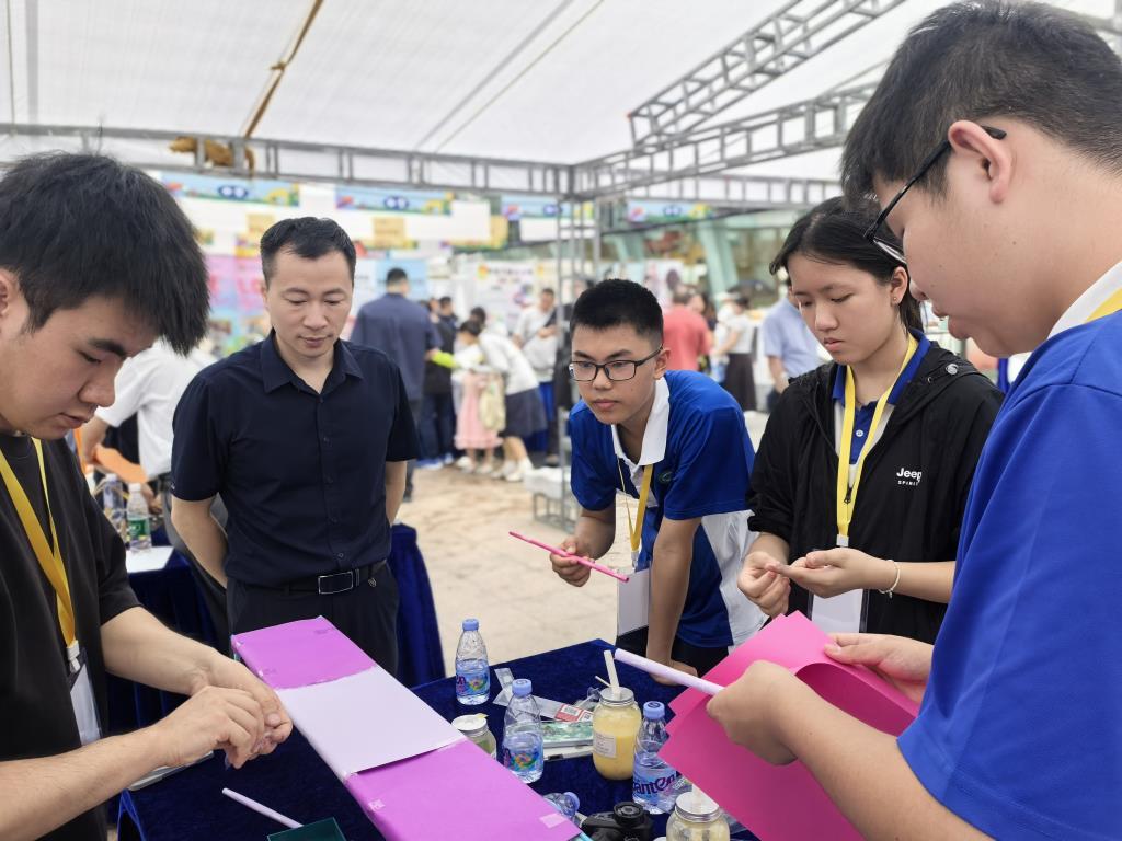 翠园文锦中学亮相2025年粤港澳青少年爱国主义教育主题活动暨