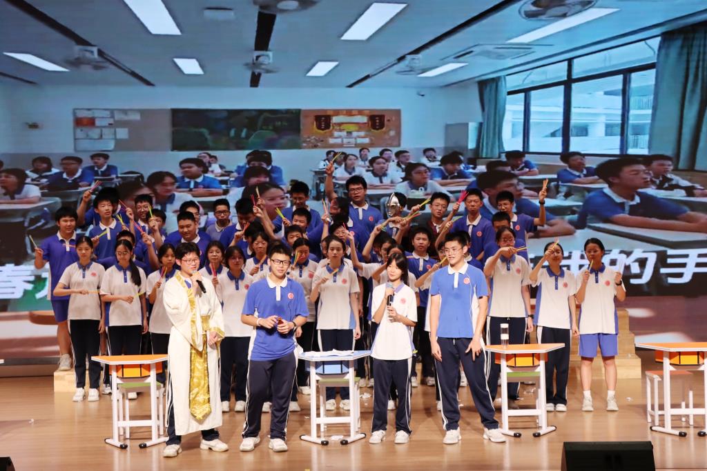青春在校园剧中绽放