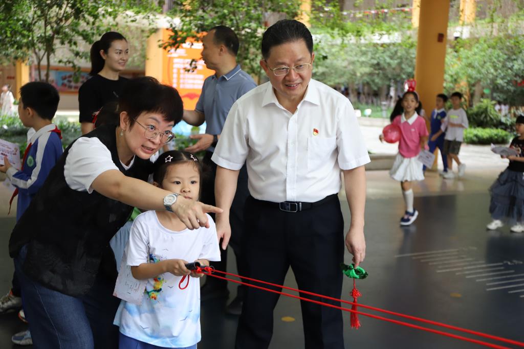 向西小学举行第四届心理活动月游园活动