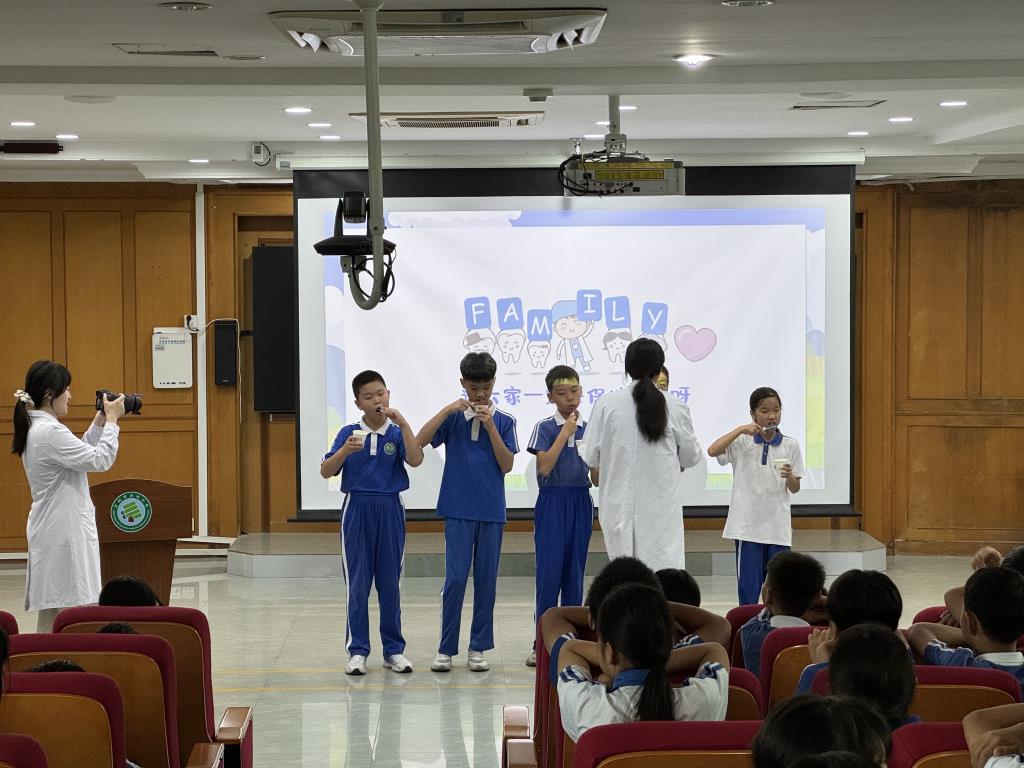 深圳市洪湖小学开展口腔科普主题班会 