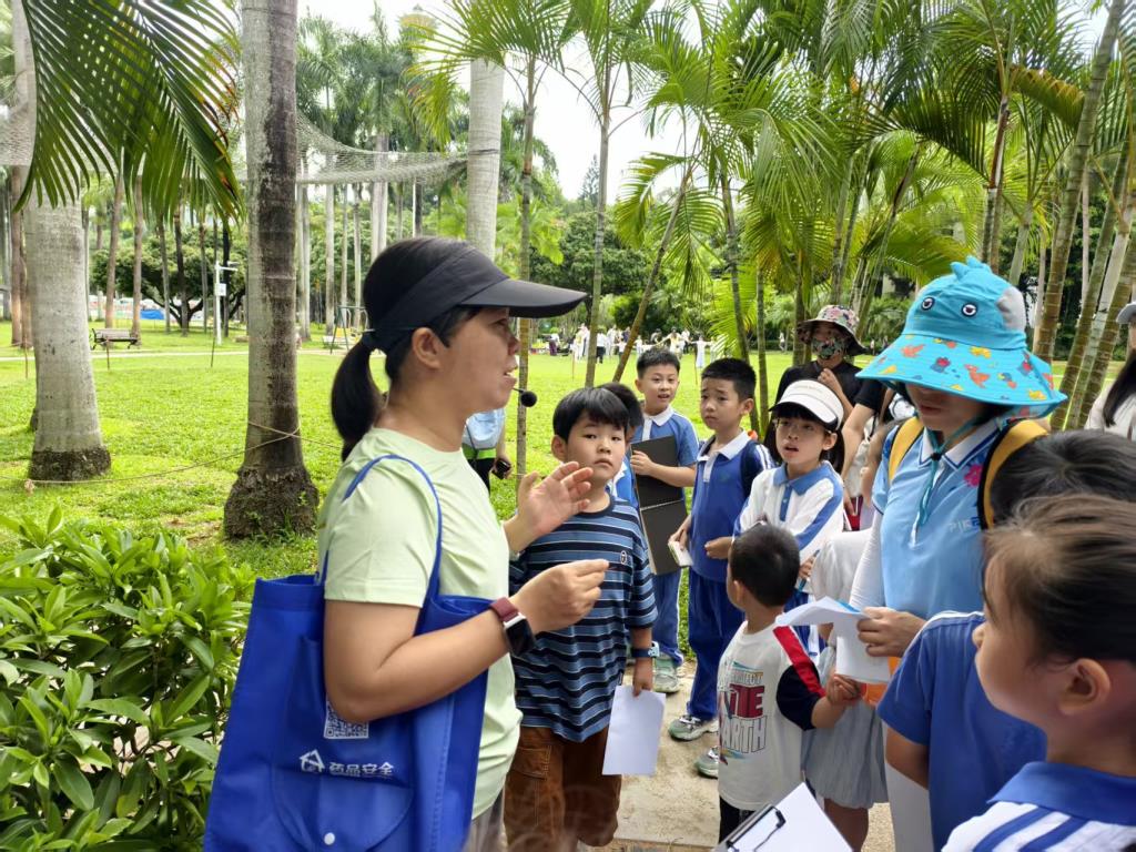 翠北实验小学亲子团探秘东湖公园植物世界