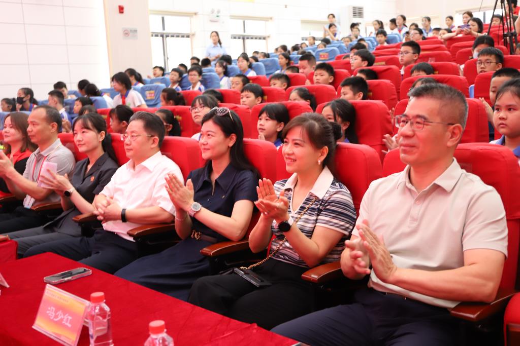 深圳市向西小学散学典礼精彩纷呈