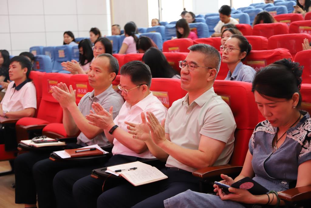 深圳市向西小学2024-2025学年第二学期期末教职工大会圆