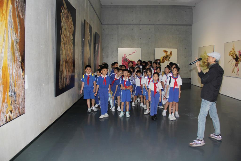 深圳市南湖小学“美术馆奇妙日”解锁美育新体验