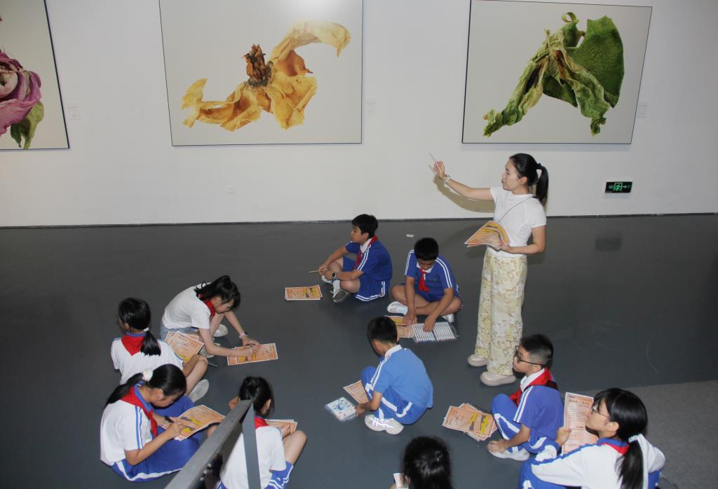 深圳市南湖小学“美术馆奇妙日”解锁美育新体验