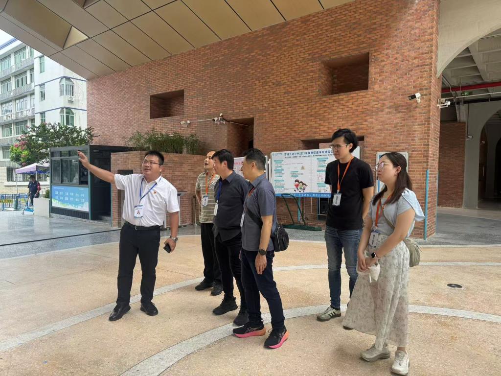香港姊妹学校校长到访罗湖外语小学