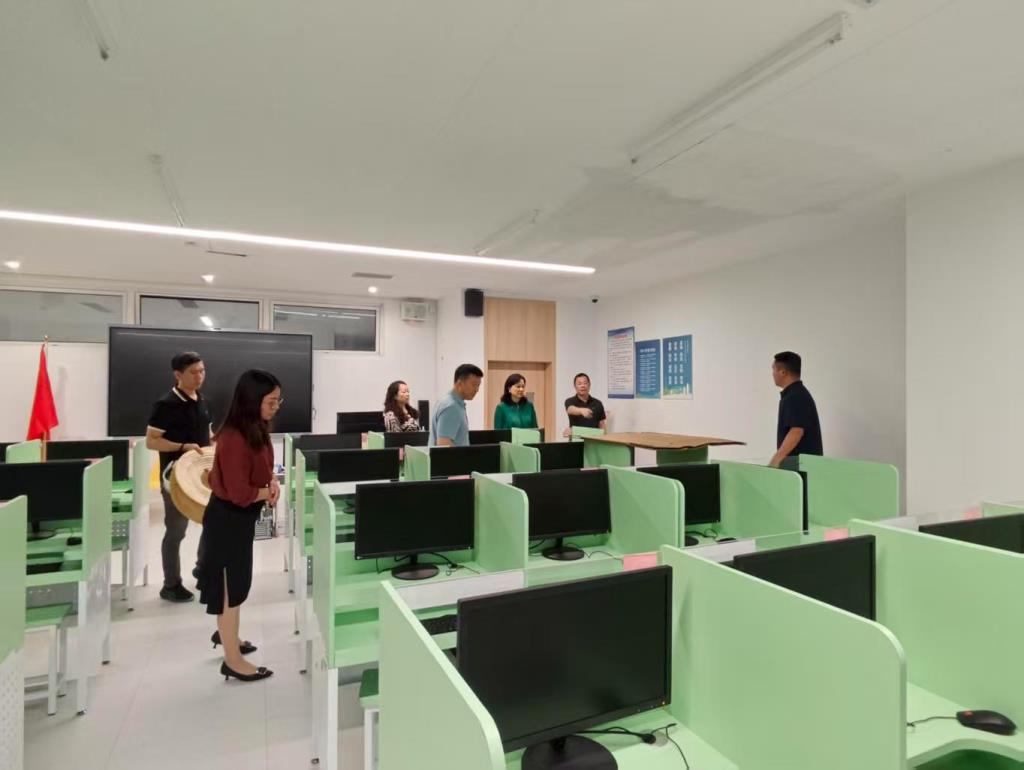 罗湖区领导实地调研桂园中学改扩建项目