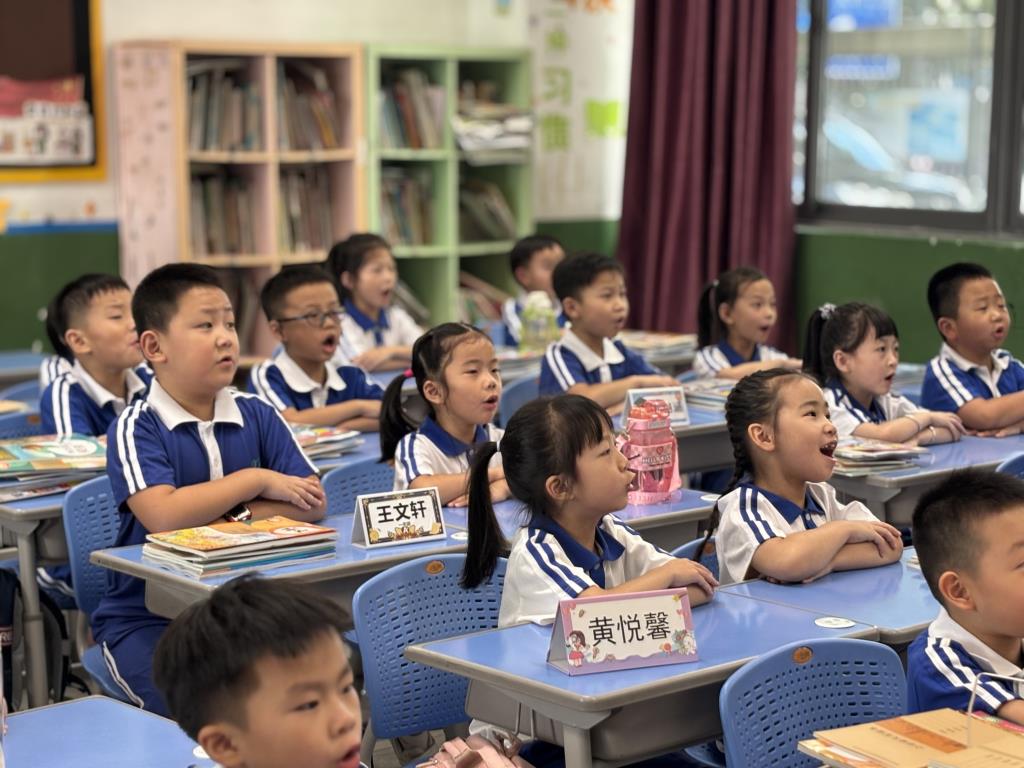 翠茵迎新，一年级新生开启校园之旅