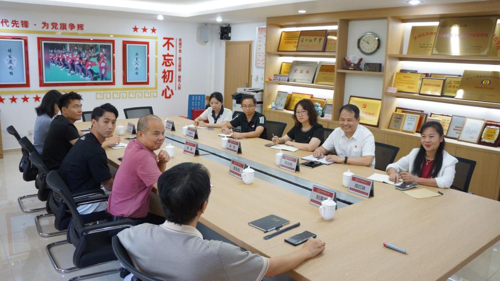 南湖小学举办 “学校管理的思与实” 专题活动