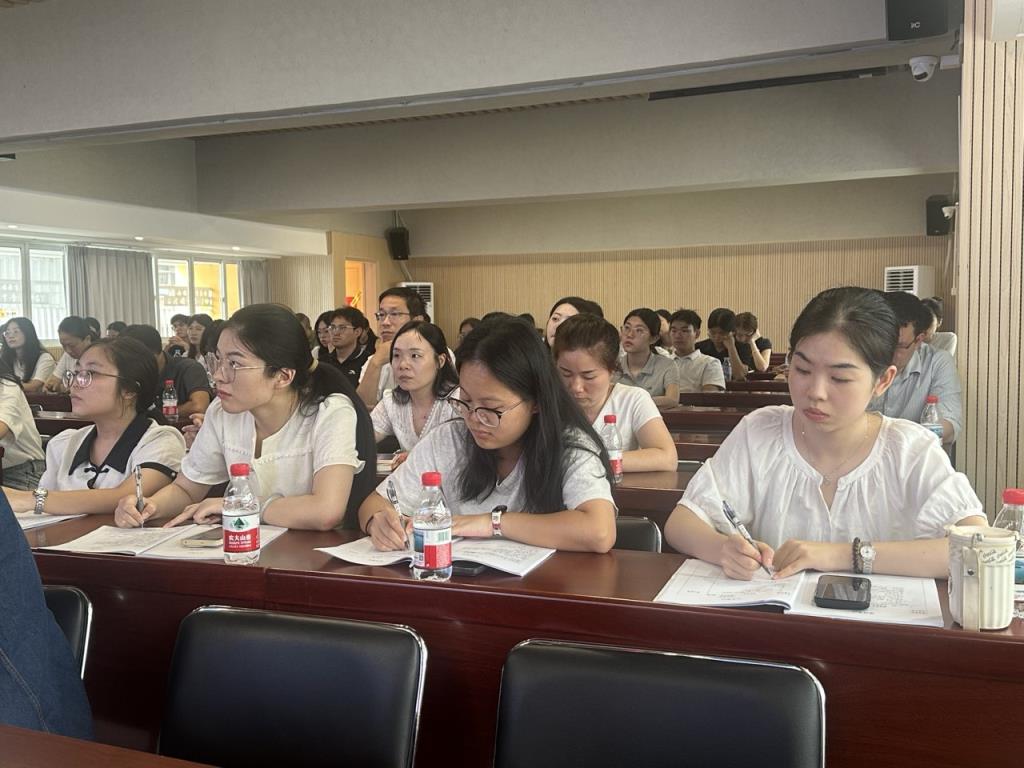 桂园中学第六期青年教师培训班开班