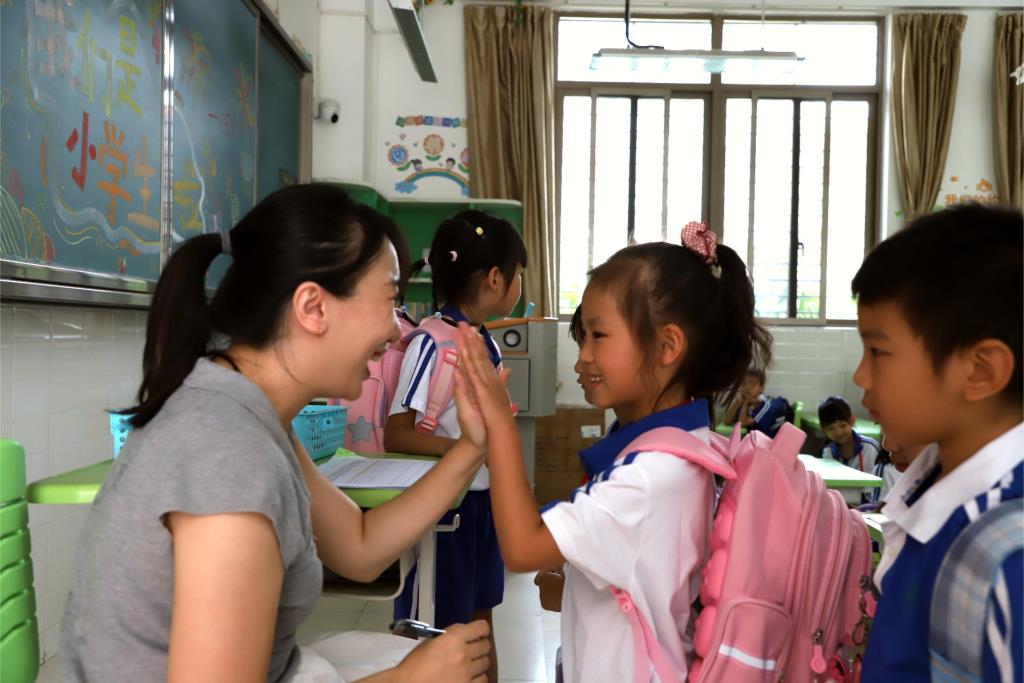 红岭小学·暖心课程｜萌娃晋级启新程，家校共育暖心田