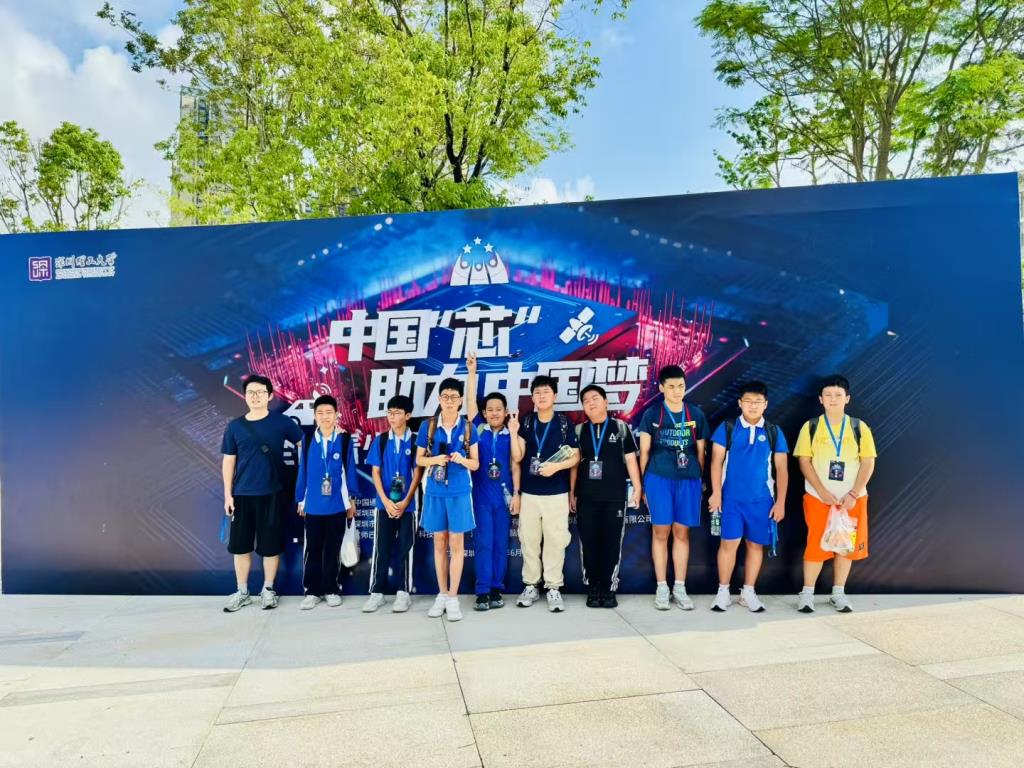 邱子涵同学比赛合照
