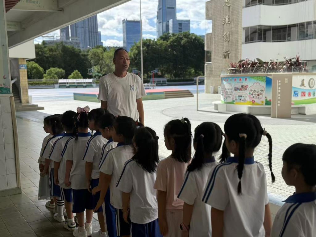深圳市洪湖小学举行2025级一年级新生入学培训暨新生家长培训