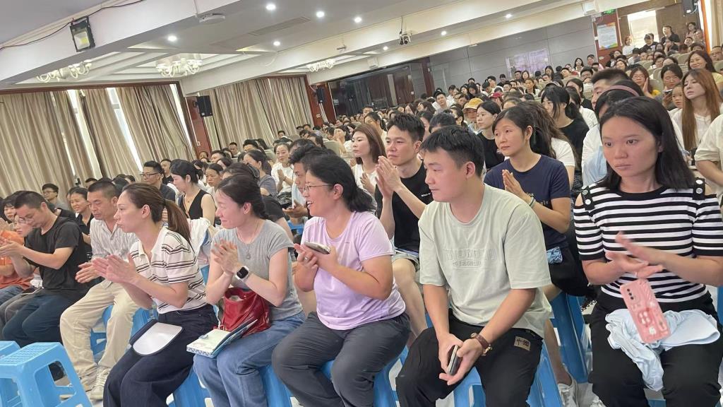 翠茵迎新，一年级新生开启校园之旅