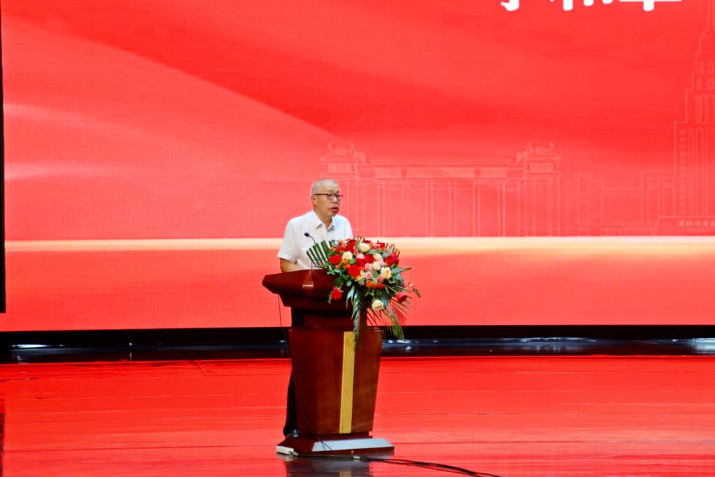 深圳北理莫斯科大学校长李和章做开篇讲话