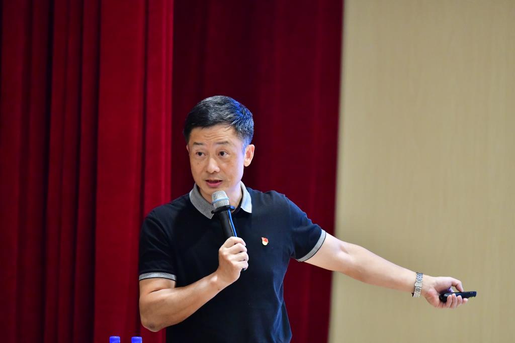 深圳市松泉实验学校隆重召开开学教职工大会