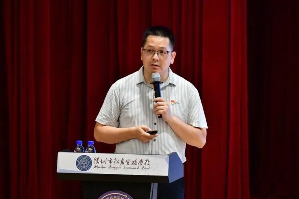 深圳市松泉实验学校隆重召开开学教职工大会