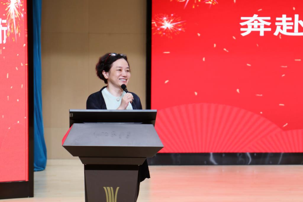 晏清校长对新学期工作进行全面部署