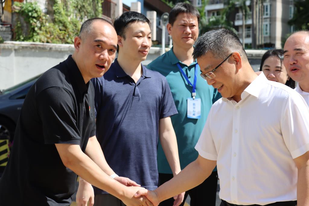 局长高延勇赴太白实验学校指导开学工作
