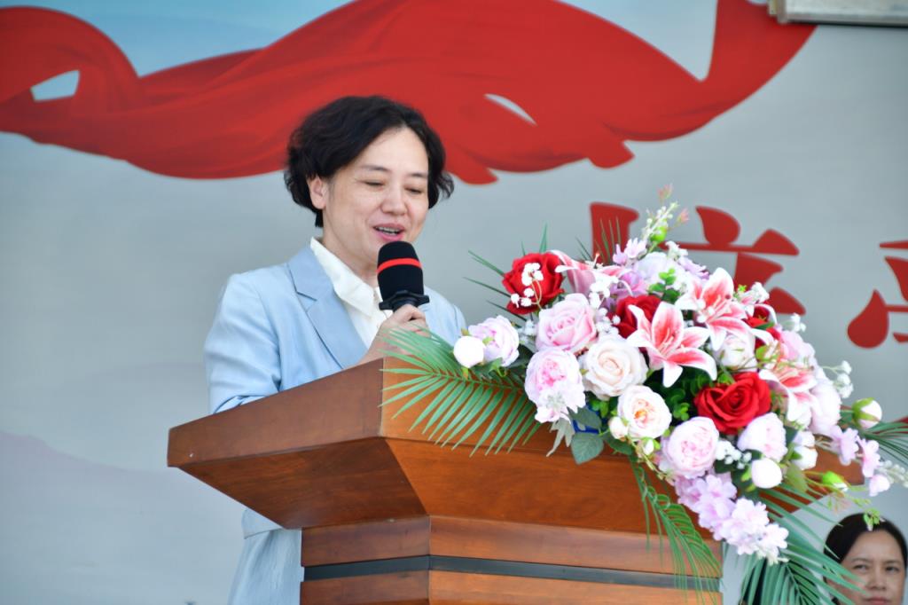 布心中学晏清校长致辞