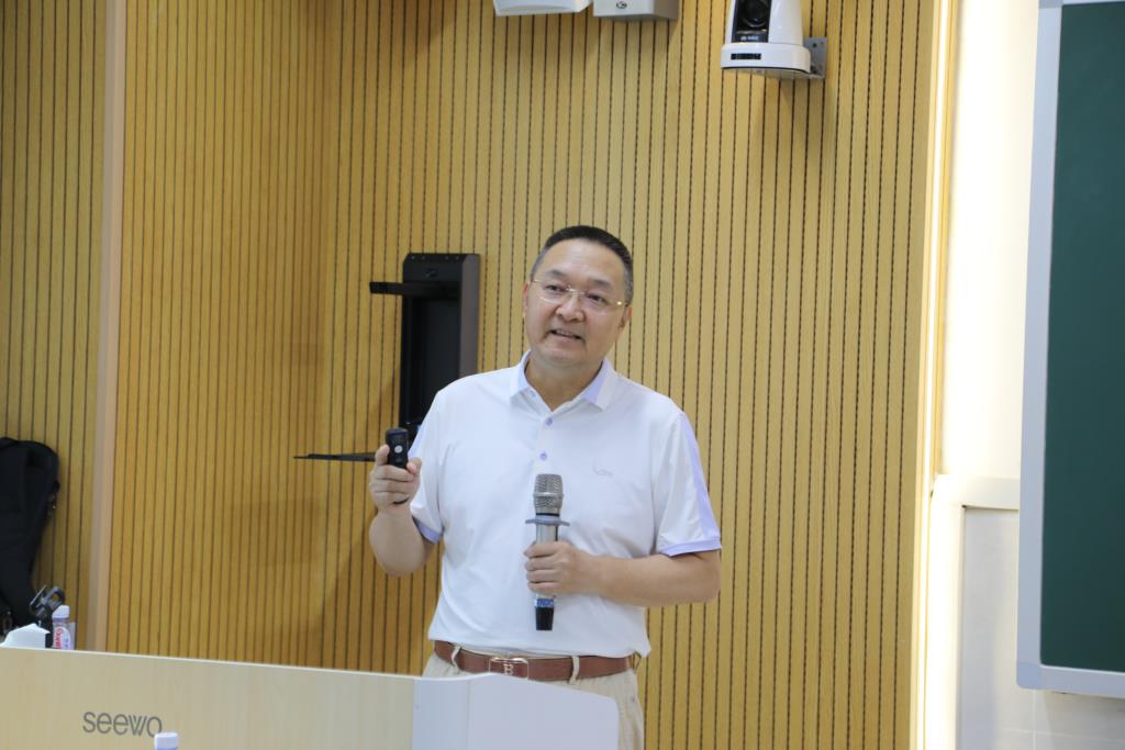 洪飞老师《核心素养导向课堂教学的思考与建构》专题讲座