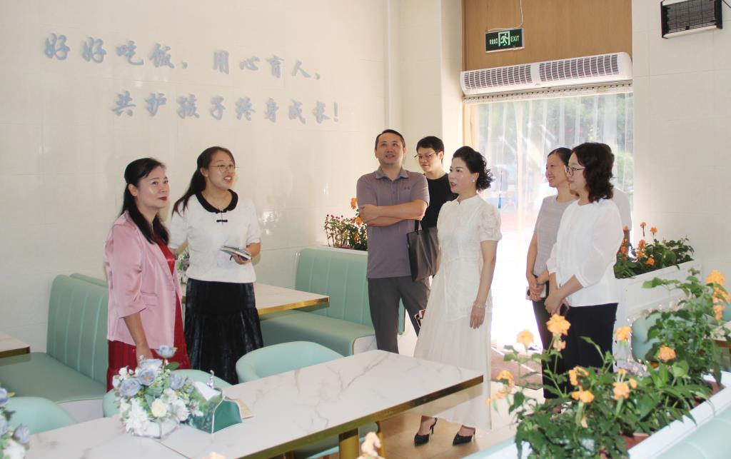 区教科院赴深圳市南湖小学开展教学装备调研