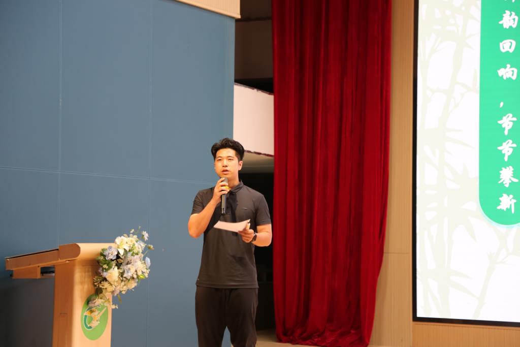 廖阔班长系统梳理上学期青年教师培养成果