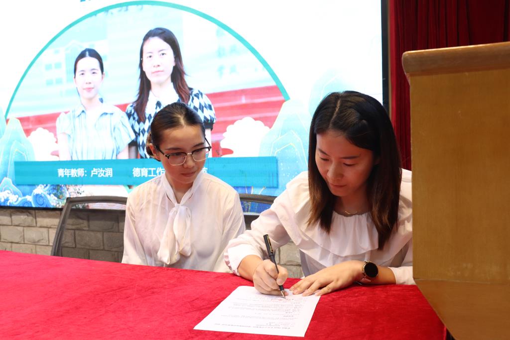 太白实验学校举行“青蓝工程”师徒结对启动仪式