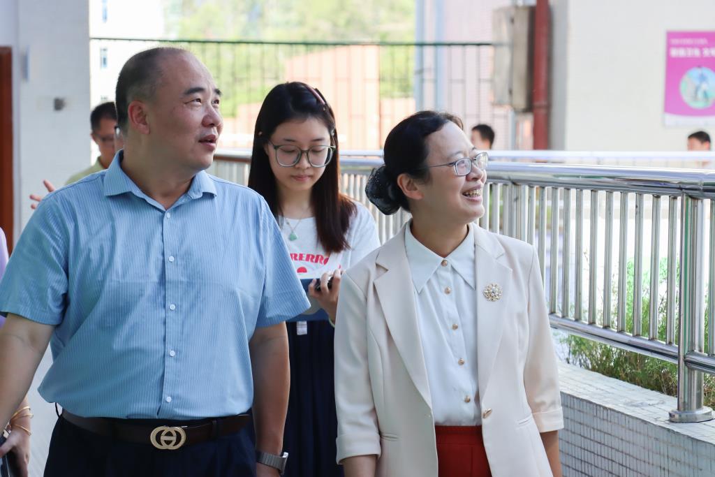 副局长马爱华莅临太白实验学校检查指导开学工作