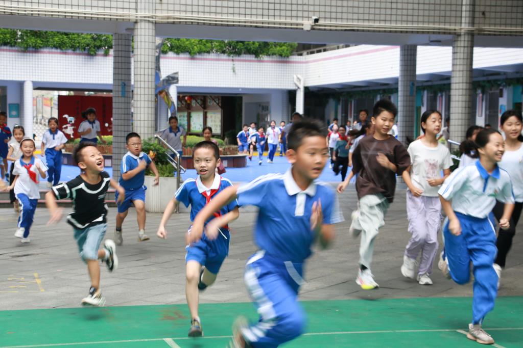 深圳市笋岗小学举行地震、消防、反恐等突发事件应急演练