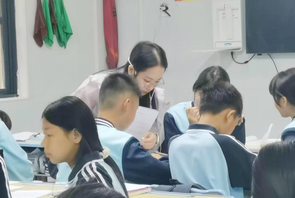 布心中学赴广西隆林第五中学开展教育帮扶活动