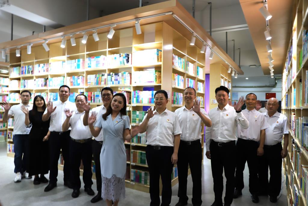 黄黎明名校长工作室全员参加罗湖区第二届课博会
