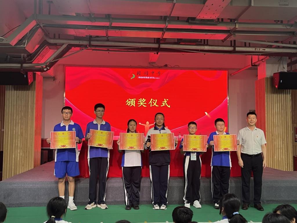 桂园中学德弘校区举行初一年级“规范启航，筑梦成长”主题大会