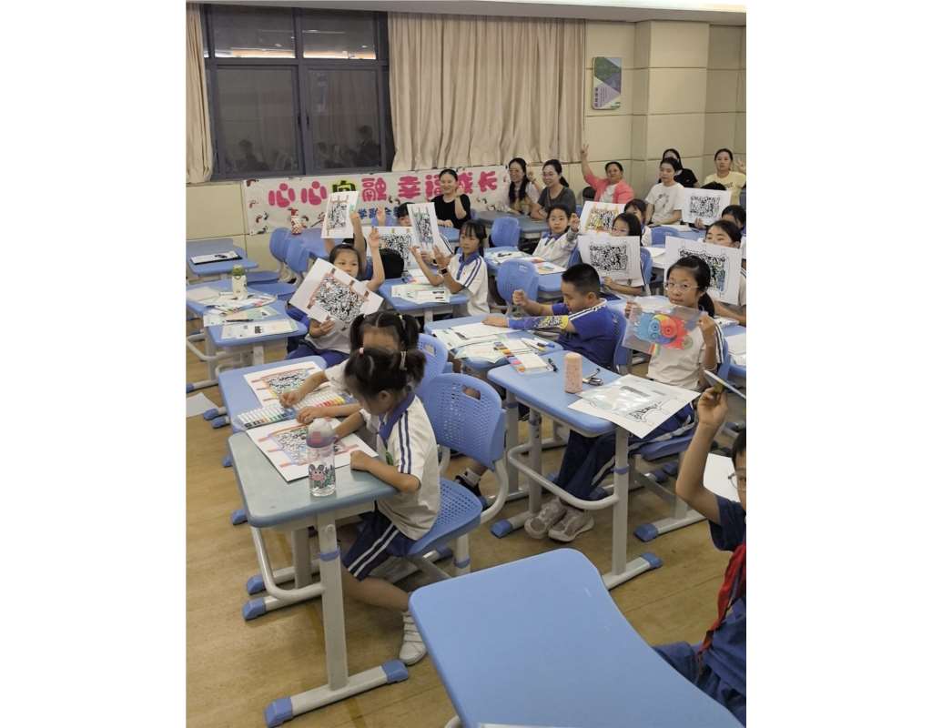 “颐童城长”活动走进向西小学，沙漠里的“锦护膊”点燃爱国情怀
