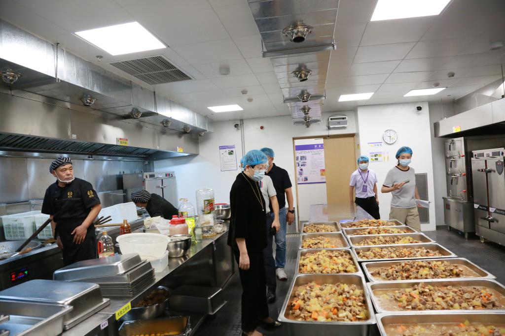 罗湖区教育局领导调研安芳小学：守护学生“舌尖上的安全”