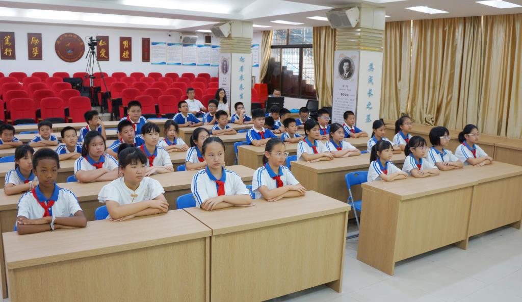 学会感恩，温暖同行 ——南湖小学校长思政课开讲