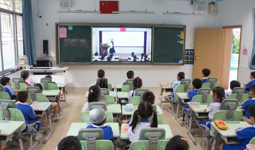 学会感恩，温暖同行 ——南湖小学校长思政课开讲