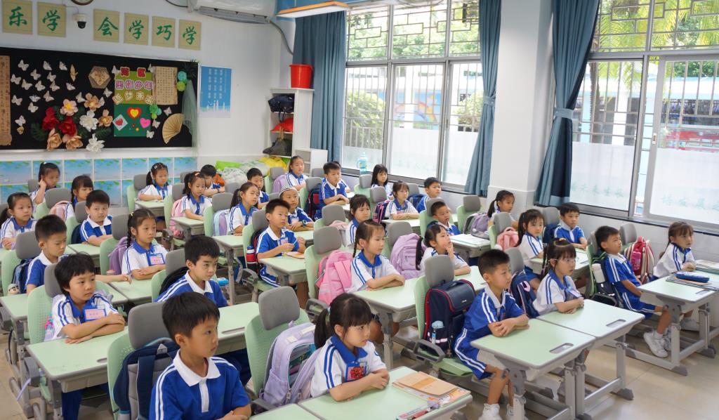 学会感恩，温暖同行 ——南湖小学校长思政课开讲