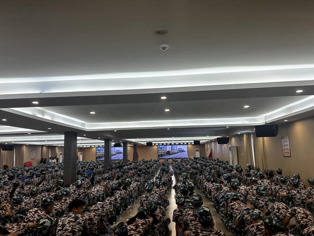 各分会场观看阅兵式2