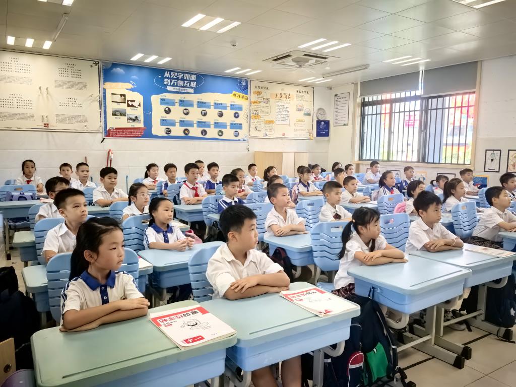 翠北实验小学“开学第一课”以沉浸式班会开启红色传承