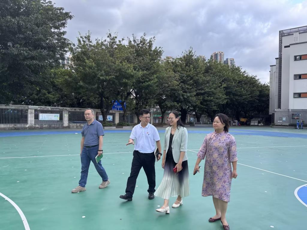 区教育局副局长马爱华同志一行到翠茵学校检查指导工作，精准把脉