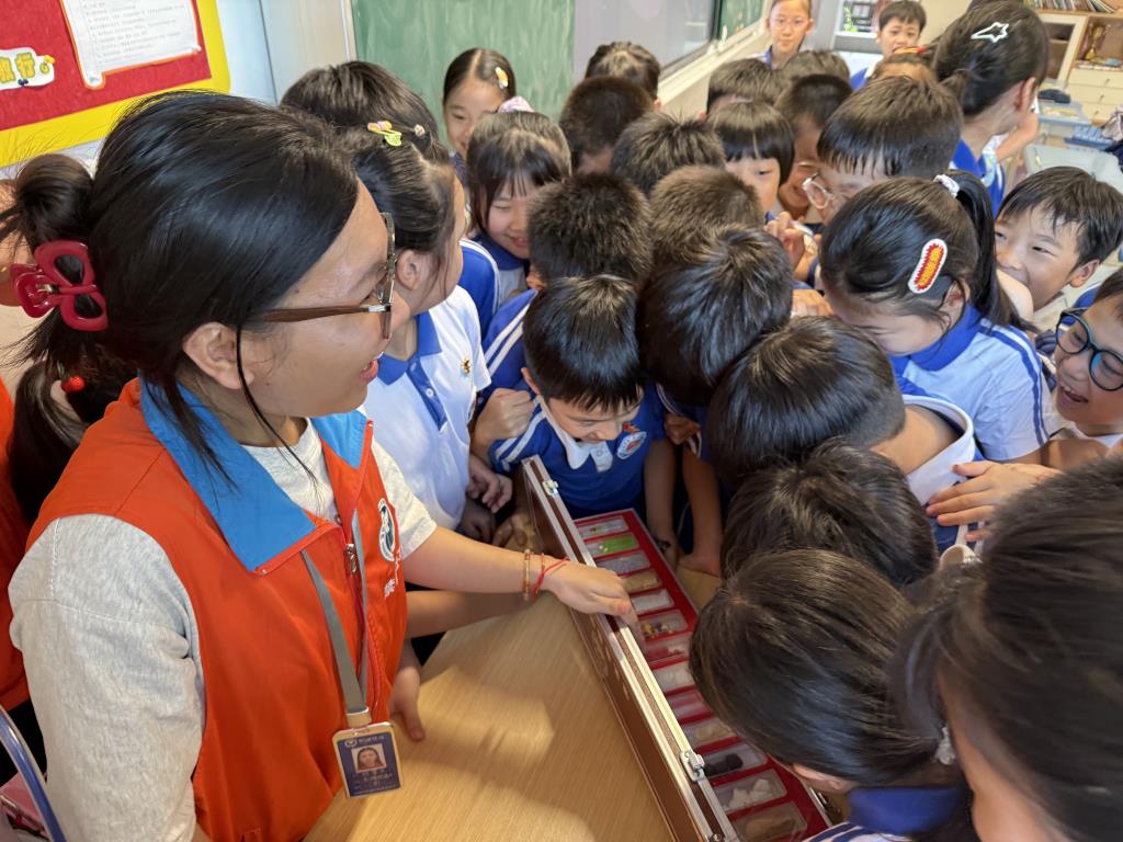 东湖禁毒办走进水库小学：侦探队互动课揭开毒品伪装面纱