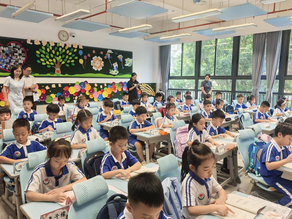 深圳市水库小学开展“六自”德育常规评比活动