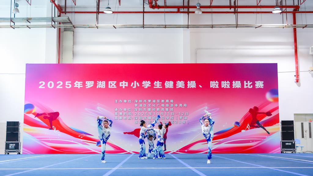 啦啦操比赛勇夺双冠