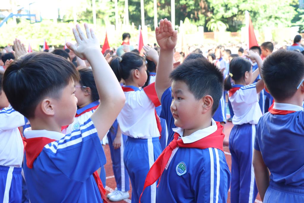 太白实验学校举行少先队新队员入队仪式