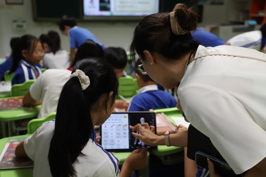 红岭小学·慧心课程｜罗湖区教科院“百人听千课”活动走进红岭小