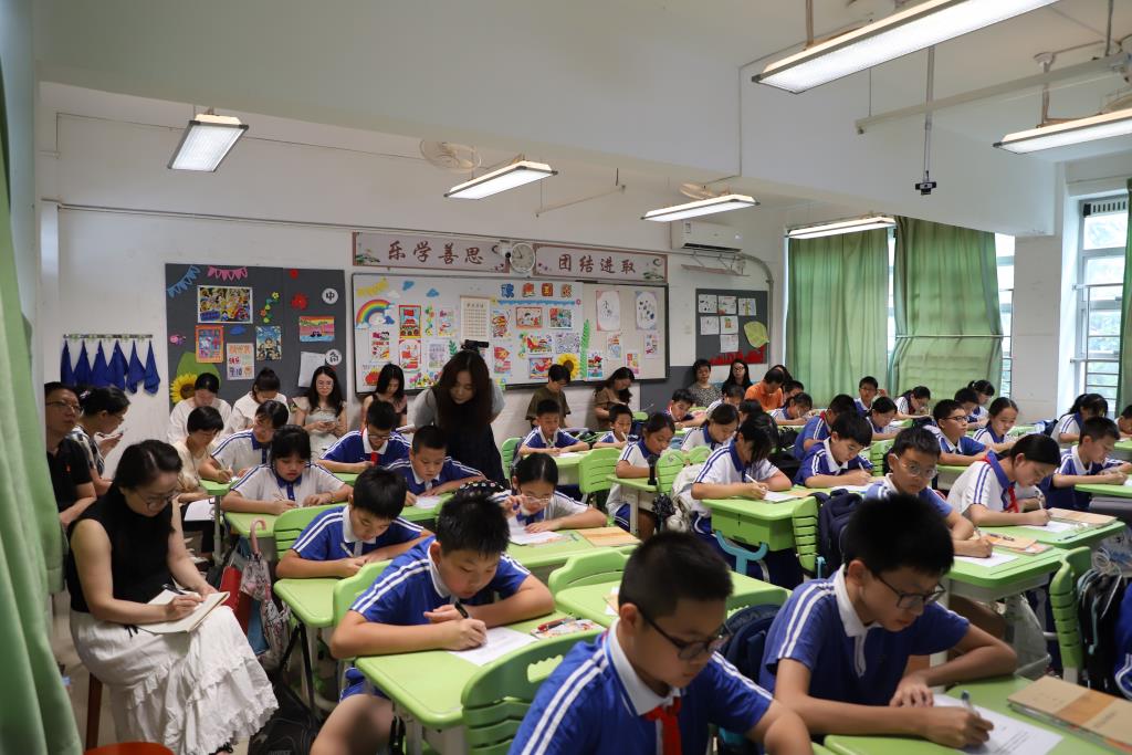 红岭小学·慧心课程｜罗湖区教科院“百人听千课”活动走进红岭小