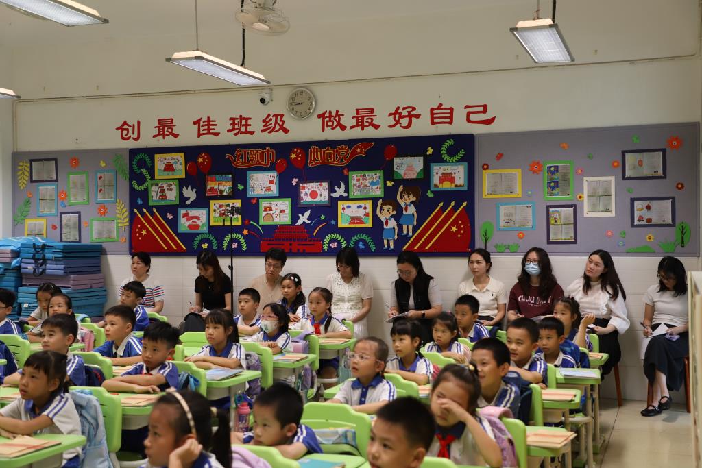 红岭小学·慧心课程｜罗湖区教科院“百人听千课”活动走进红岭小