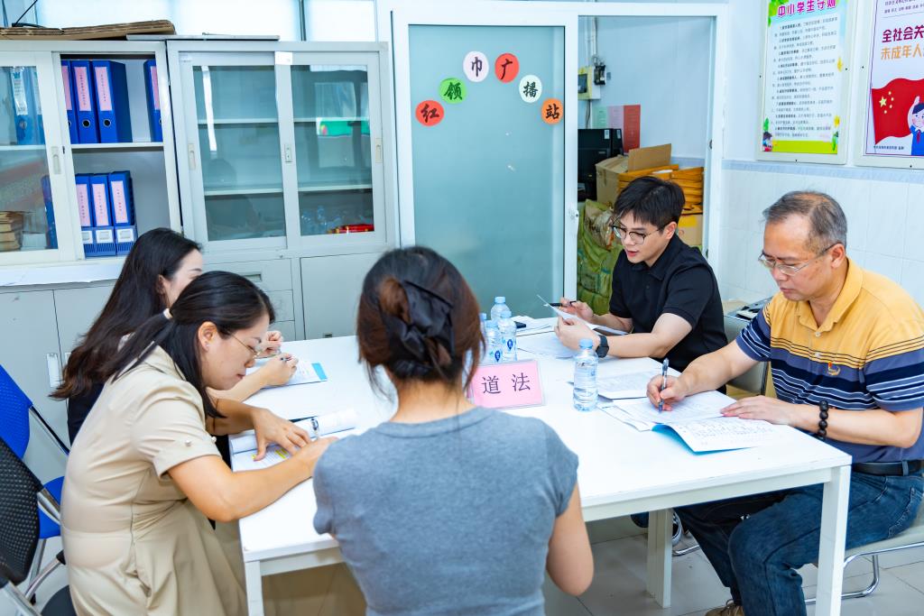 AI赋能新质课堂，罗湖教科院“百人听千课”深度把脉翠茵学校教