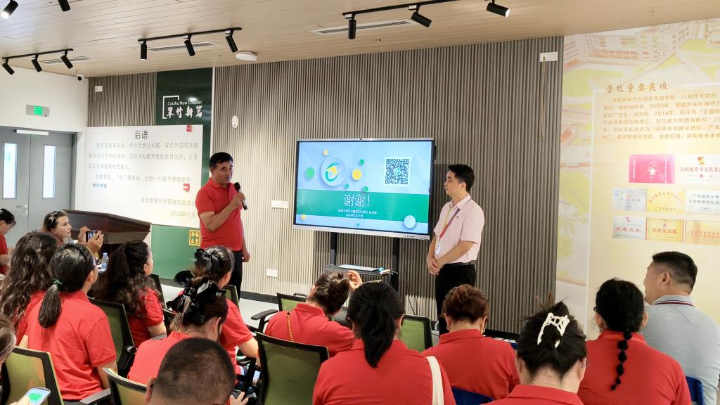 孔文东书记和来访老师深入交流